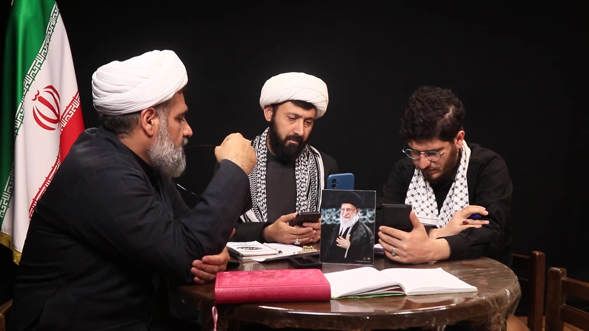 اولین جلسه بیانات خوانی رهبر انقلاب حضرت آیت الله امام سید مجتبئ خامنه ای